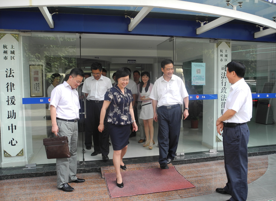 书记,厅长谈敬纯,湖南省司法厅党组成员,政治部主任谭颂方一行五人,在