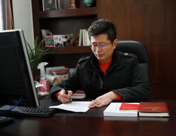 区教育局党委书记,局长 项海刚