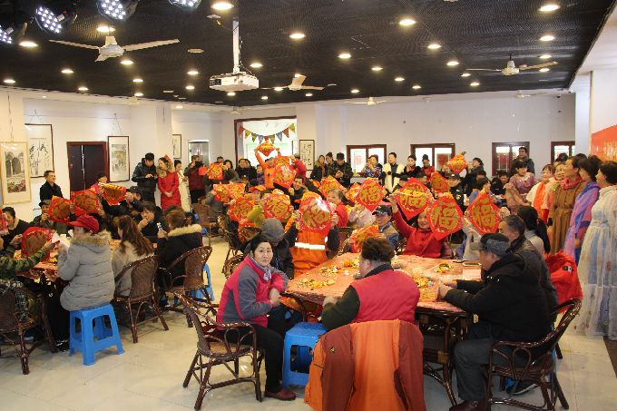 向环卫工人和保安道声辛苦了请入座